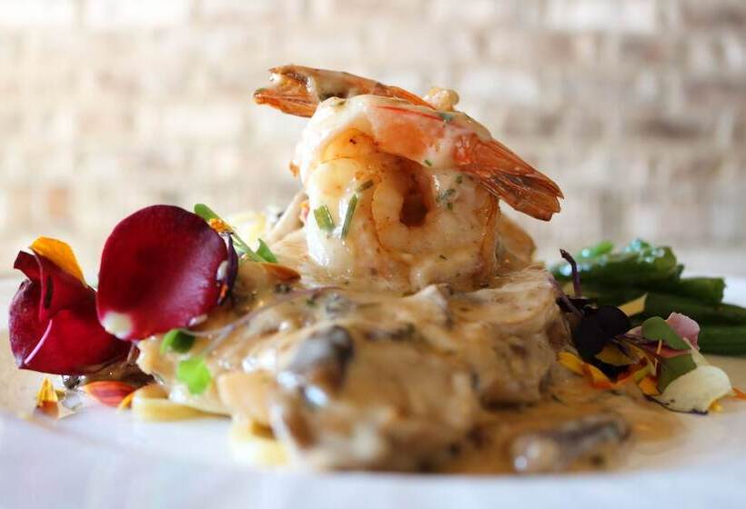 فندق Inn On The Lakes