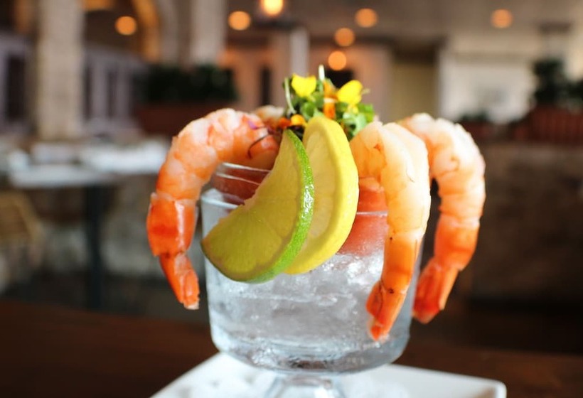 فندق Inn On The Lakes