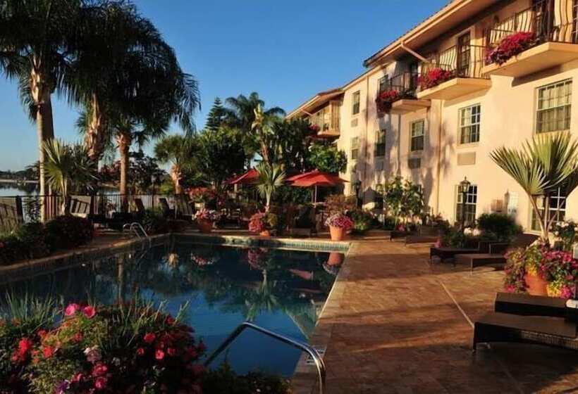 فندق Inn On The Lakes