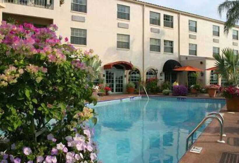 فندق Inn On The Lakes