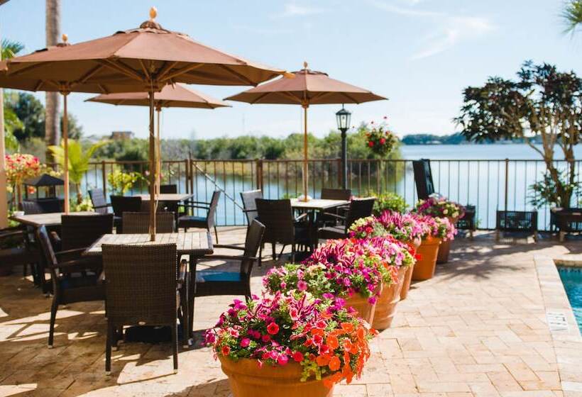 فندق Inn On The Lakes