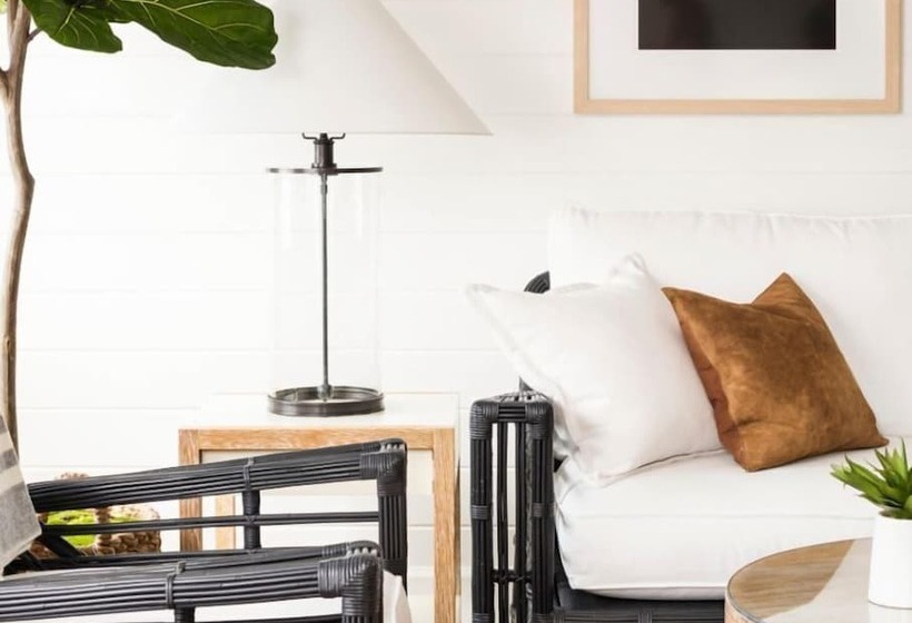 فندق Inn On The Lakes