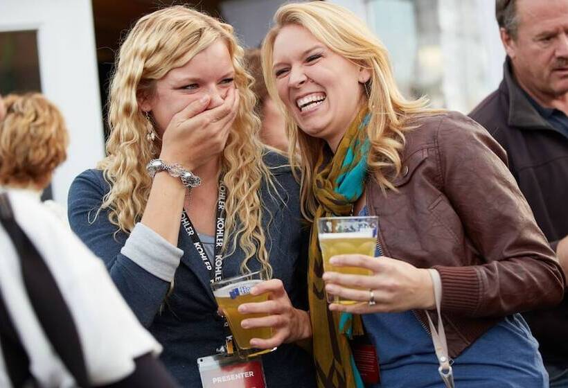 فندق Inn On Woodlake