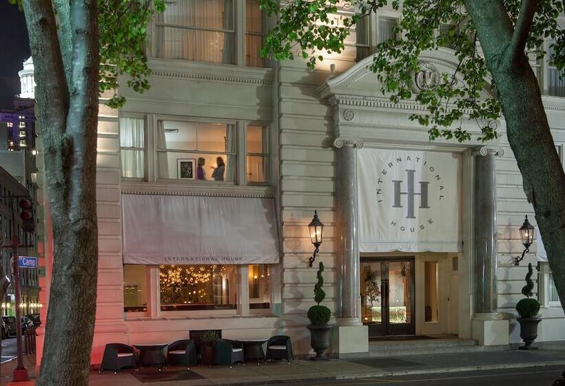 هتل International House