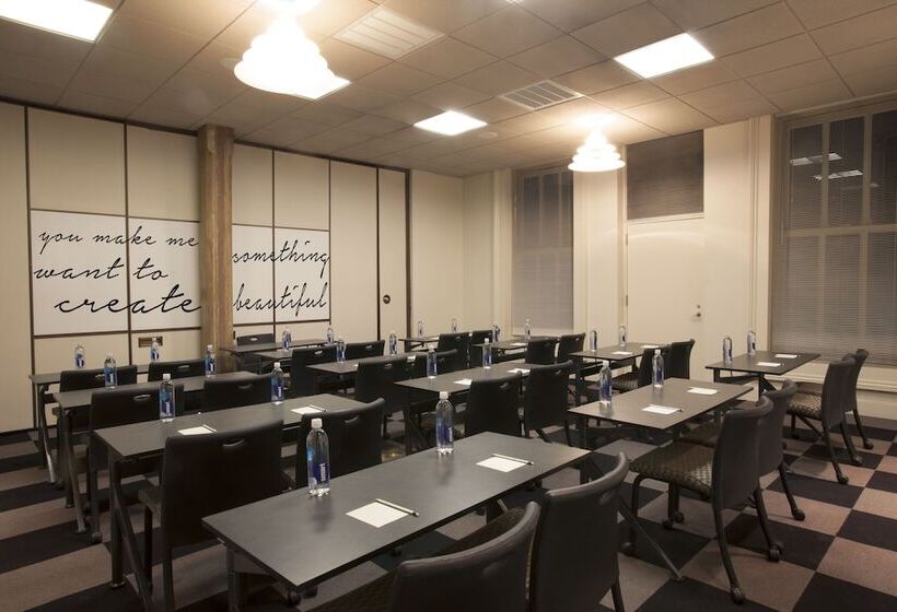 هتل International House