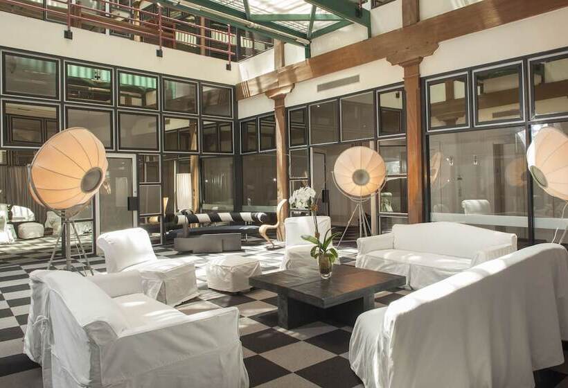 هتل International House