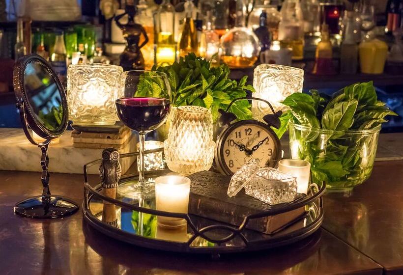 هتل International House