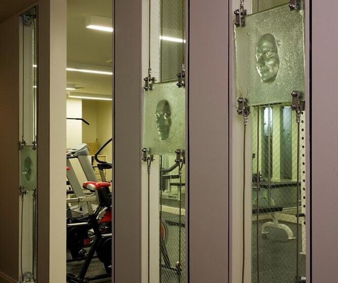 هتل International House