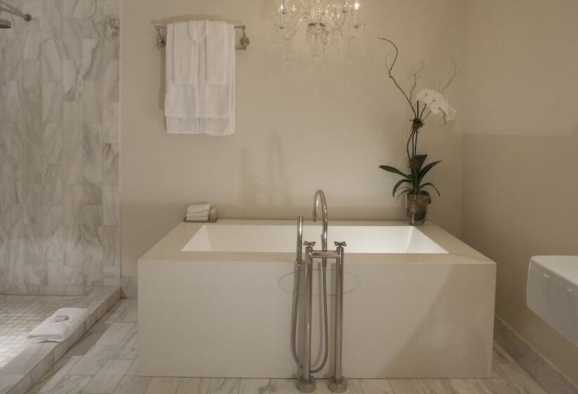 هتل International House