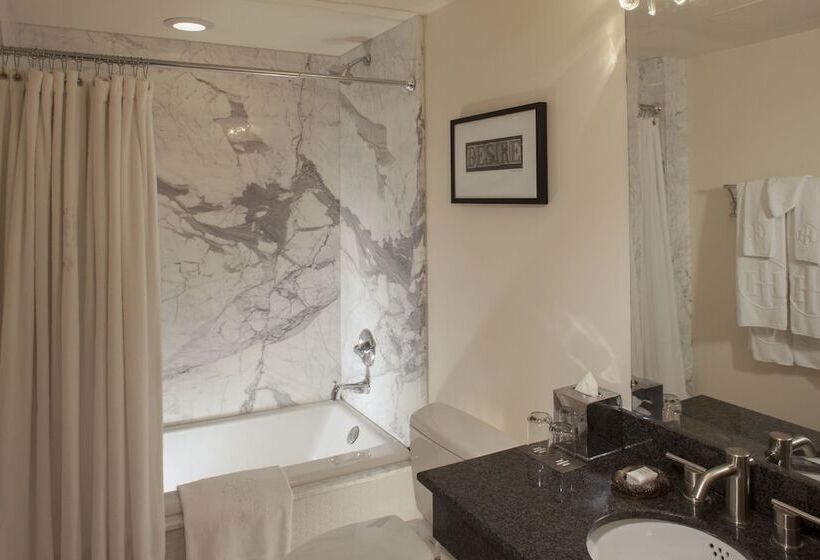 هتل International House