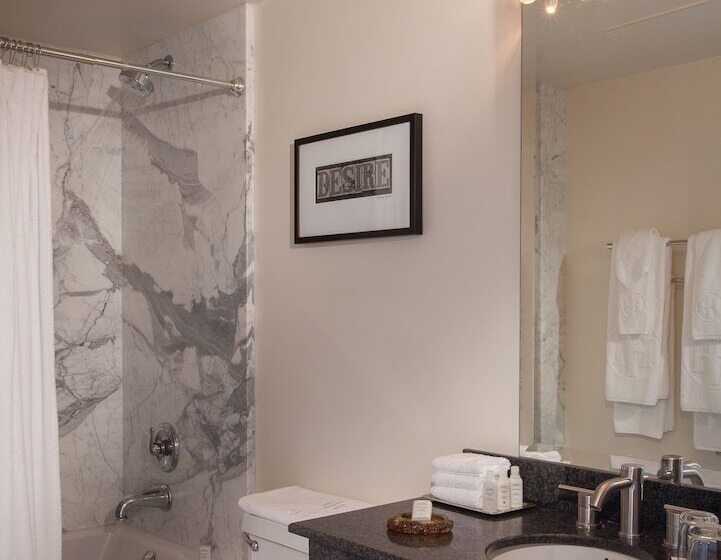 هتل International House