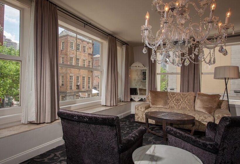 هتل International House