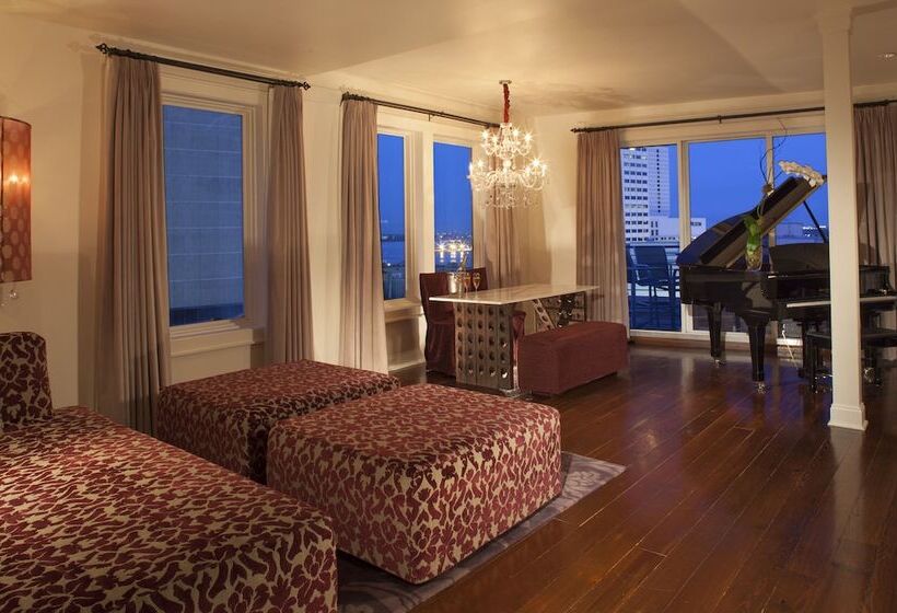 هتل International House