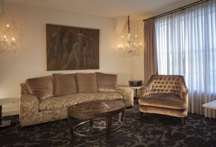 هتل International House