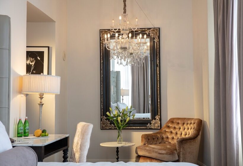 هتل International House