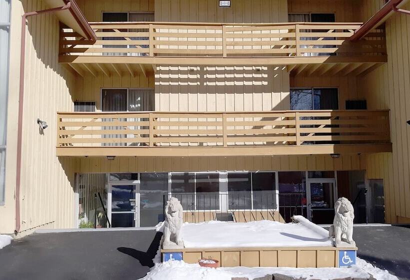 酒店 Iron Horse Inn