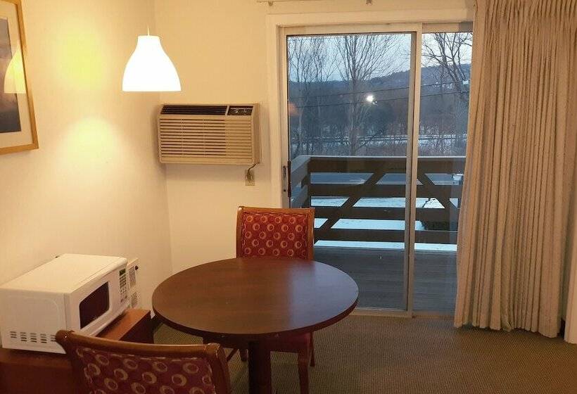 酒店 Iron Horse Inn