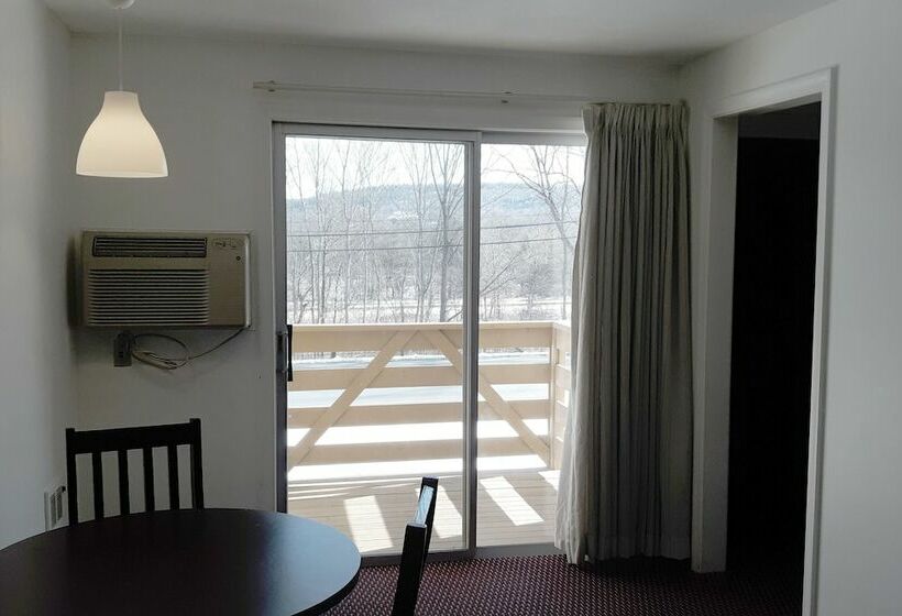 酒店 Iron Horse Inn