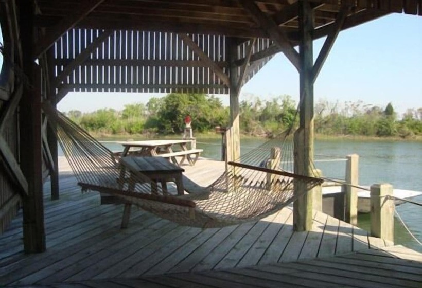 فندق Island Resort