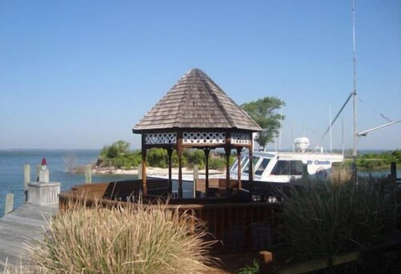 فندق Island Resort