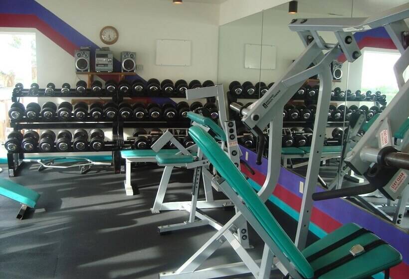 فندق Island Resort