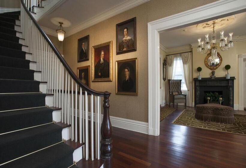 ホテル Jared Coffin House