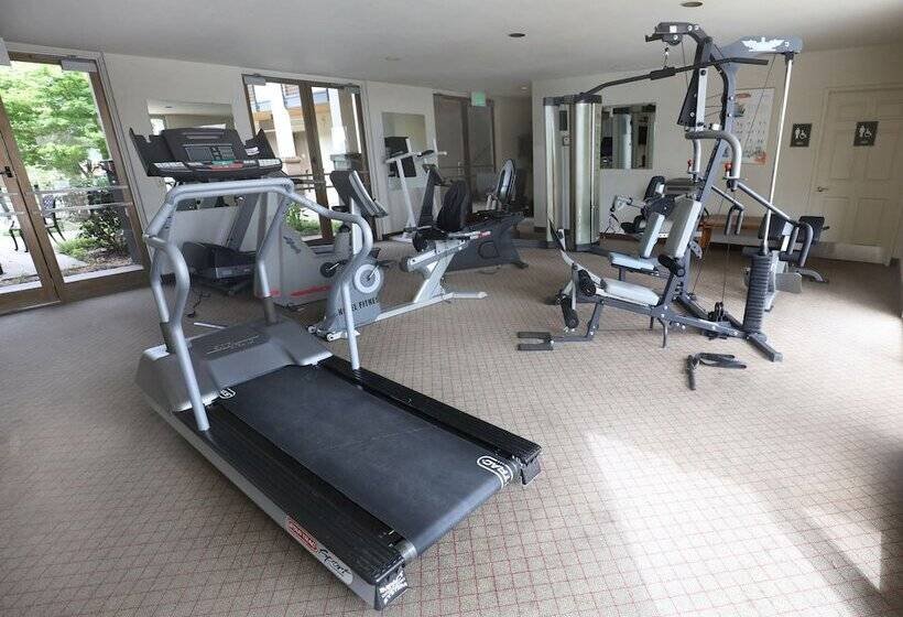 فندق Kellogg West Conference Center And