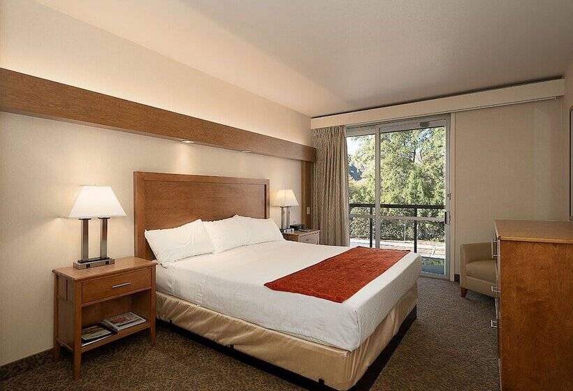 فندق Kellogg West Conference Center And