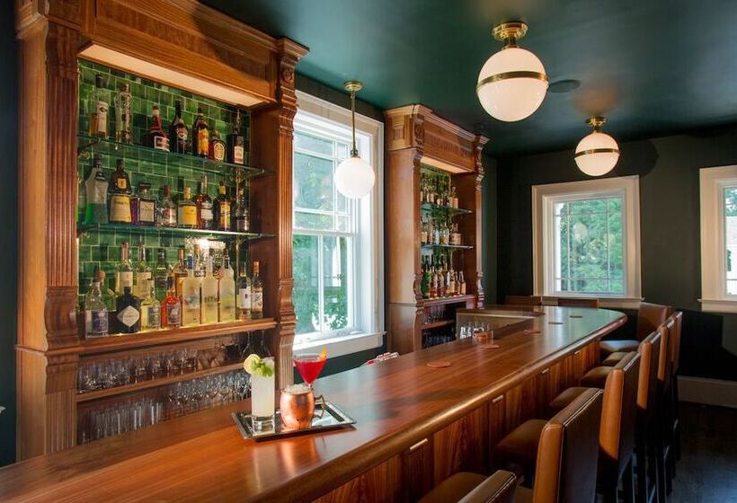 בית מלון כפרי Kemble Inn