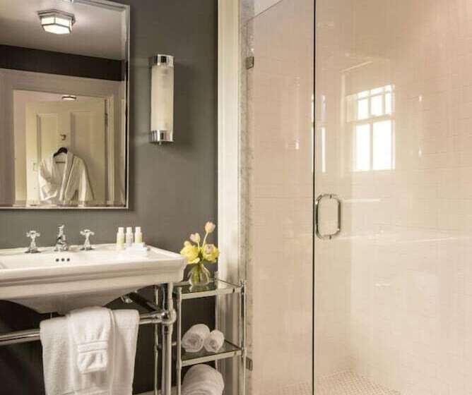 בית מלון כפרי Kemble Inn