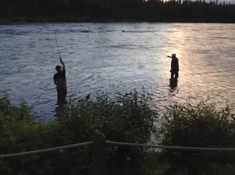 בית מלון כפרי Kenai River Lodge