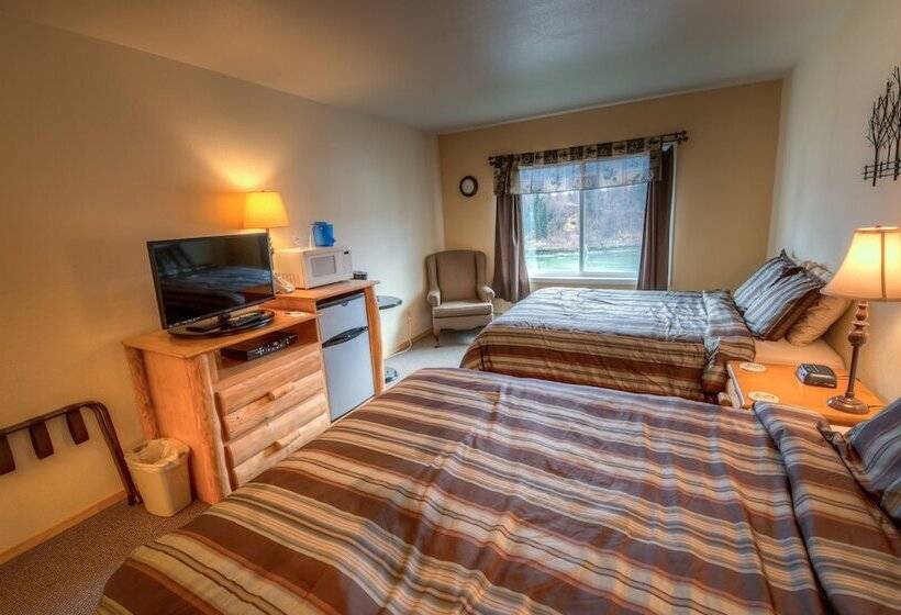 בית מלון כפרי Kenai River Lodge