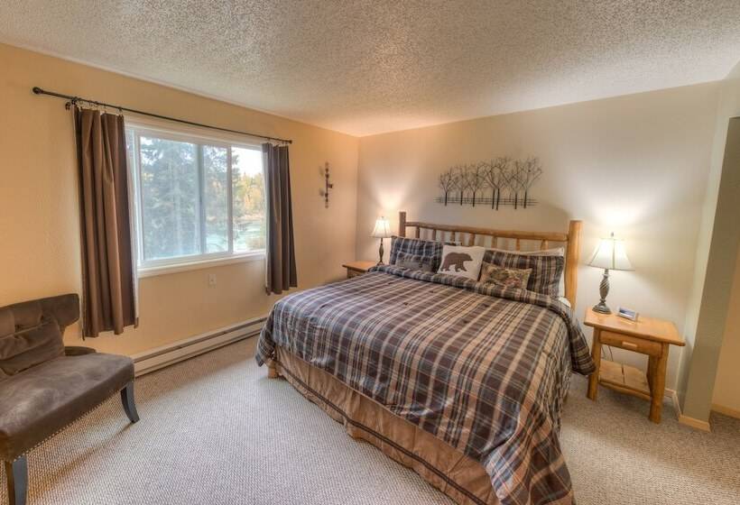 בית מלון כפרי Kenai River Lodge