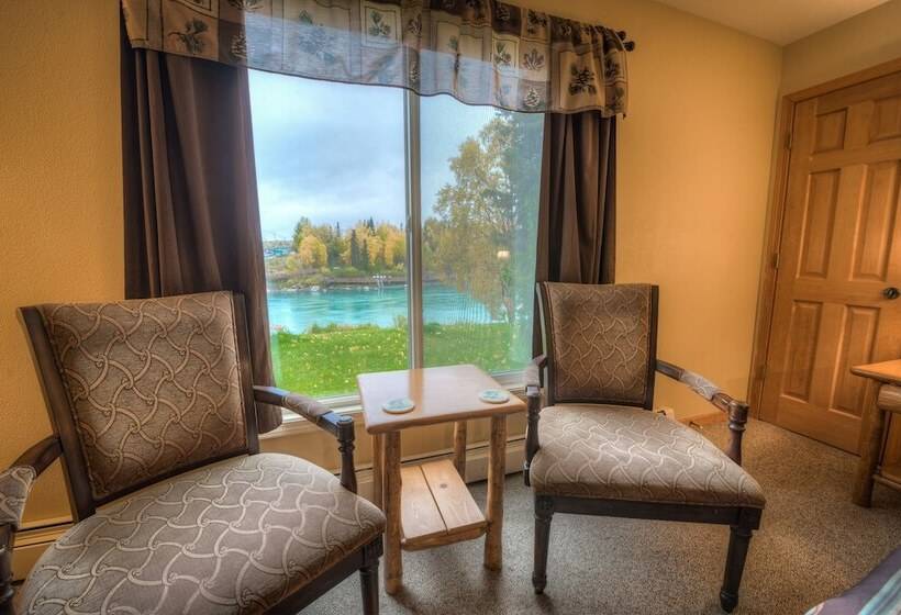 בית מלון כפרי Kenai River Lodge