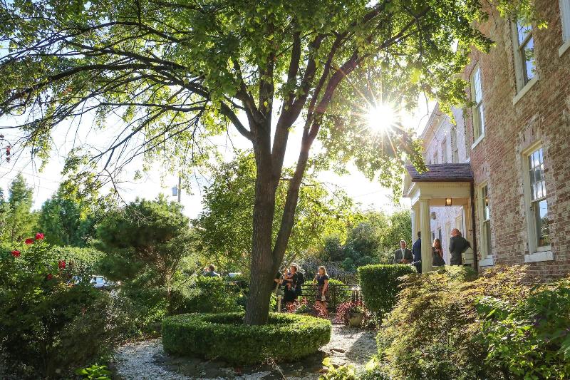 酒店 Ironclad Inn & Bourbon Room