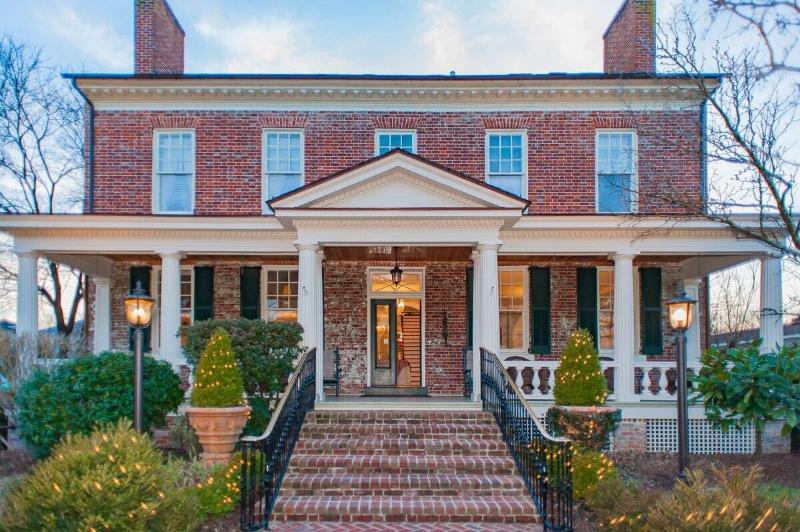 酒店 Ironclad Inn & Bourbon Room