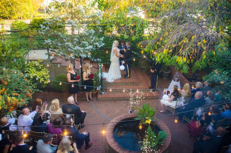 酒店 Ironclad Inn & Bourbon Room