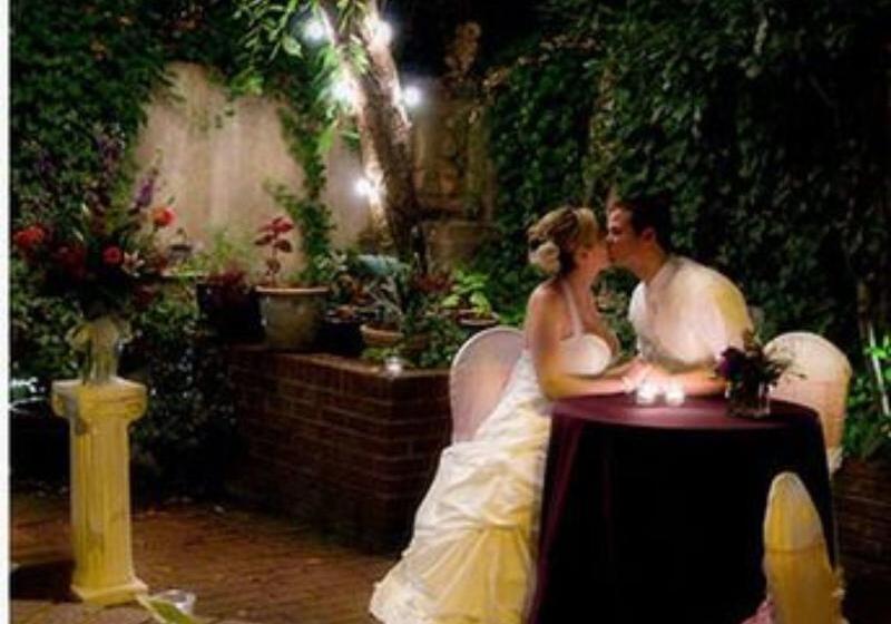 酒店 Ironclad Inn & Bourbon Room