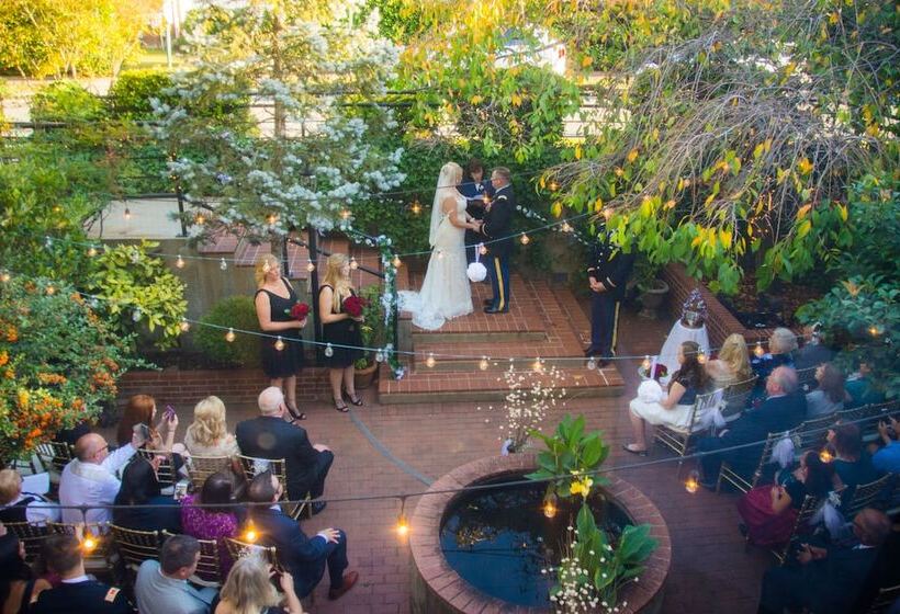 酒店 Ironclad Inn & Bourbon Room