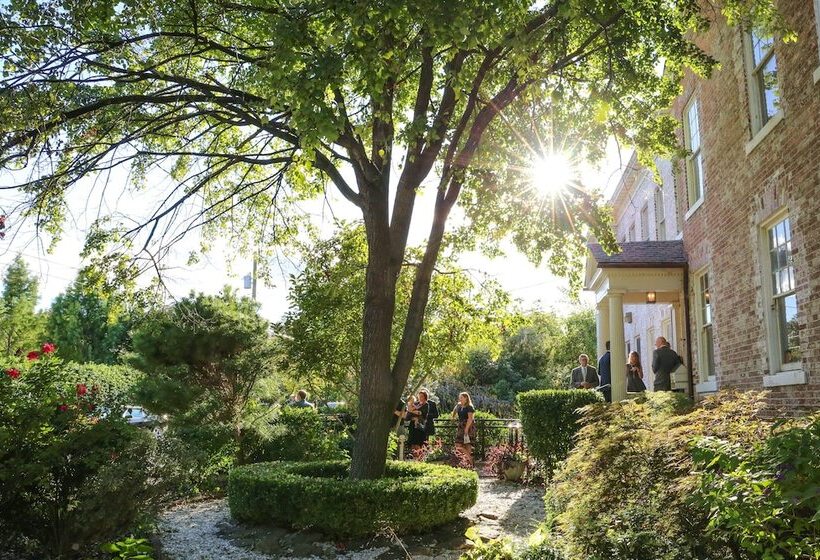 酒店 Ironclad Inn & Bourbon Room