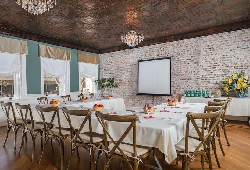 酒店 Ironclad Inn & Bourbon Room