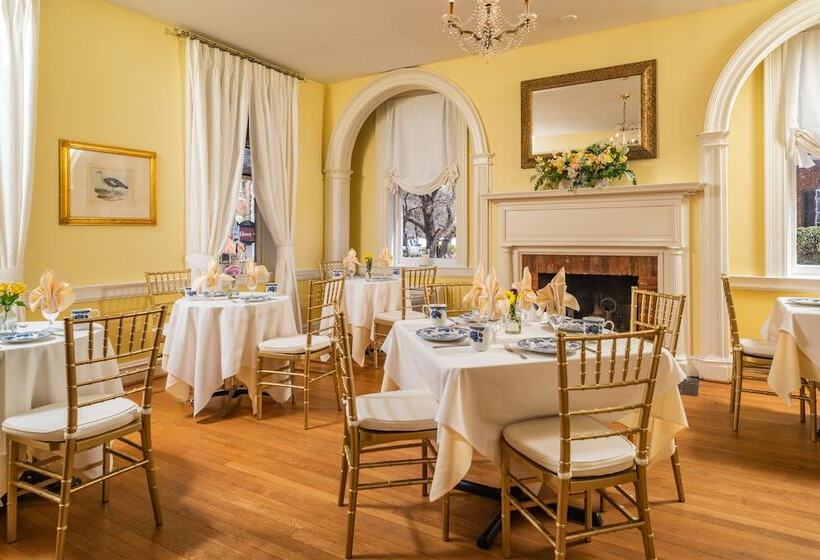 酒店 Ironclad Inn & Bourbon Room