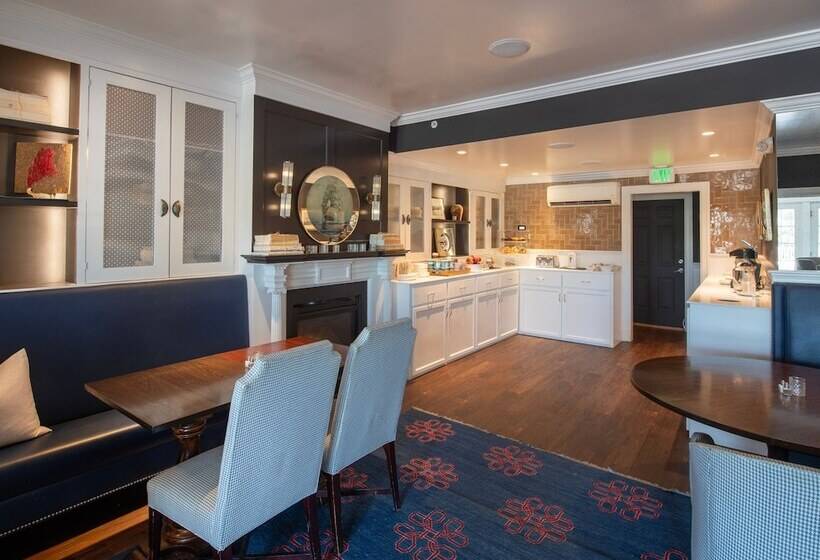 فندق Kennebunkport Inn