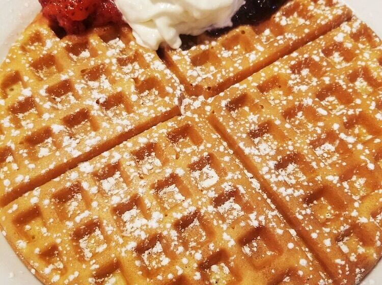 فندق King's Port Inn