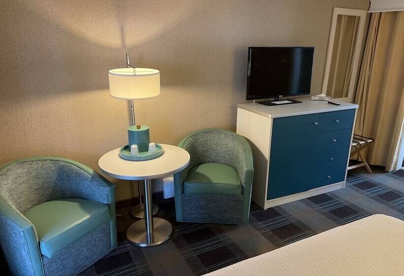 فندق King's Port Inn