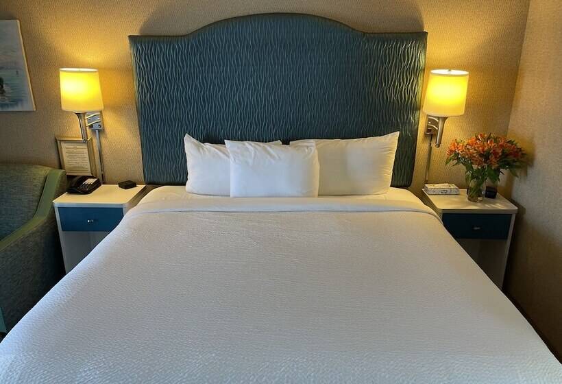 فندق King's Port Inn