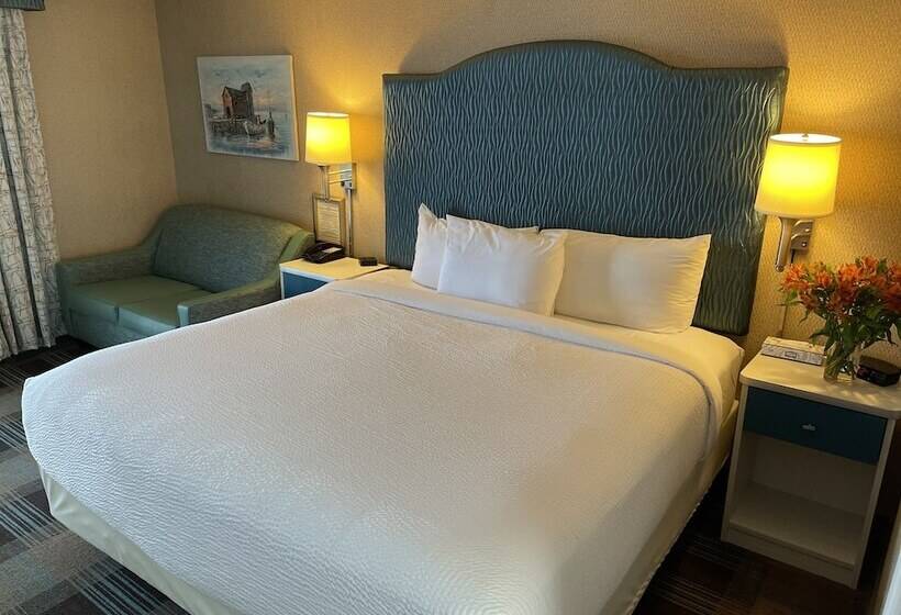 فندق King's Port Inn