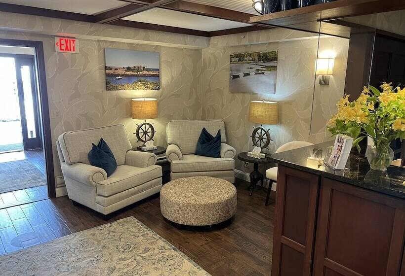 فندق King's Port Inn