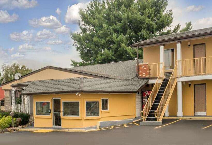 فندق Knights Inn Berea