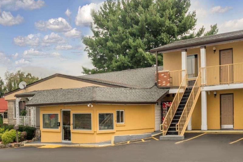 فندق Knights Inn Berea